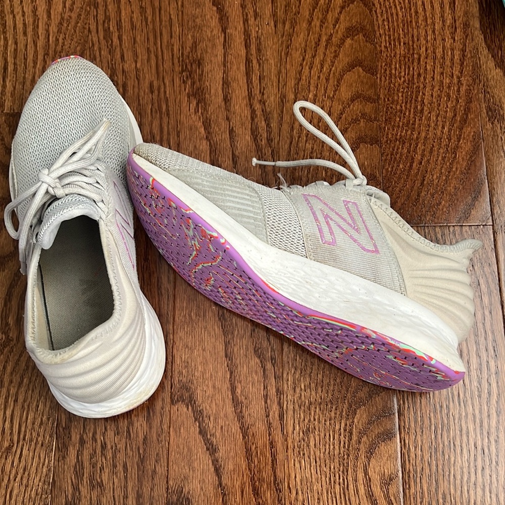 New balance women’s ROAV